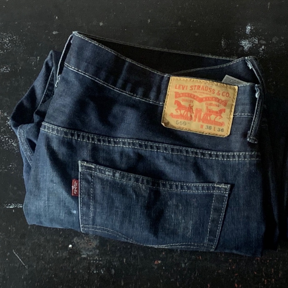 Levi’s 569. Dark Wash. 36x36 Loose Straight Fit